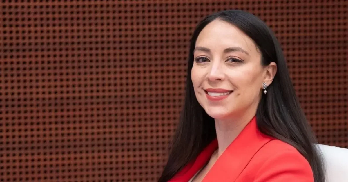 La senadora menciona avances significativos en bienestar laboral en Baja California.