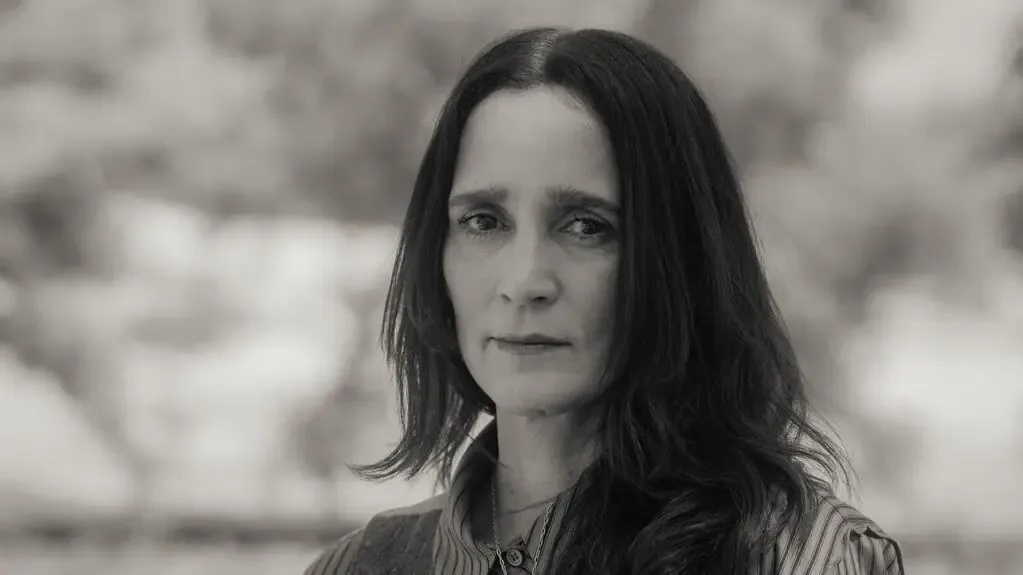 La cantante explora su conexión con la música norteña en un nuevo proyecto personal.