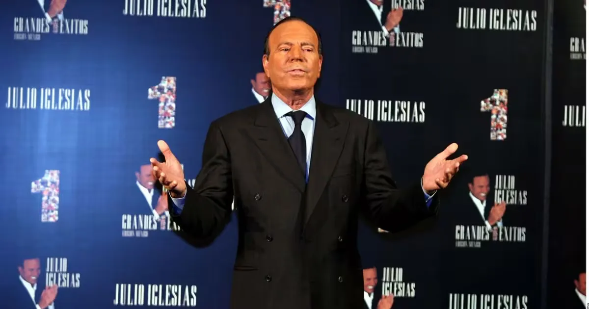Julio Iglesias durante un evento en San Juan, Puerto Rico.
