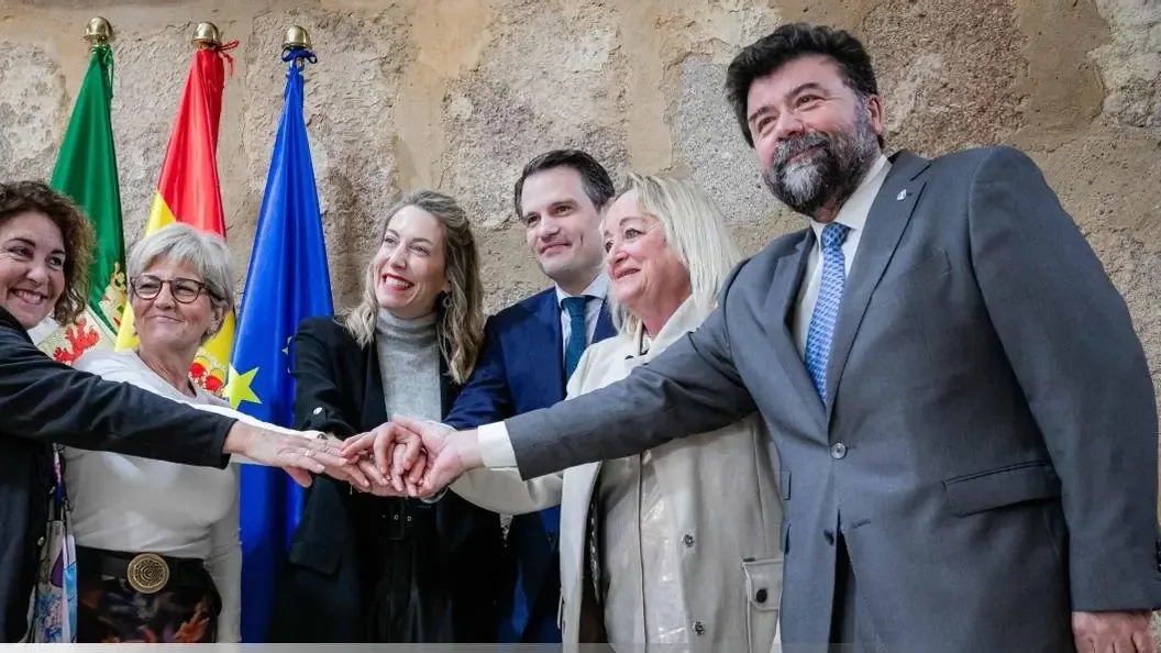 La reducción de subvenciones a sindicatos despertó críticas sobre su legalidad y motivaciones políticas.