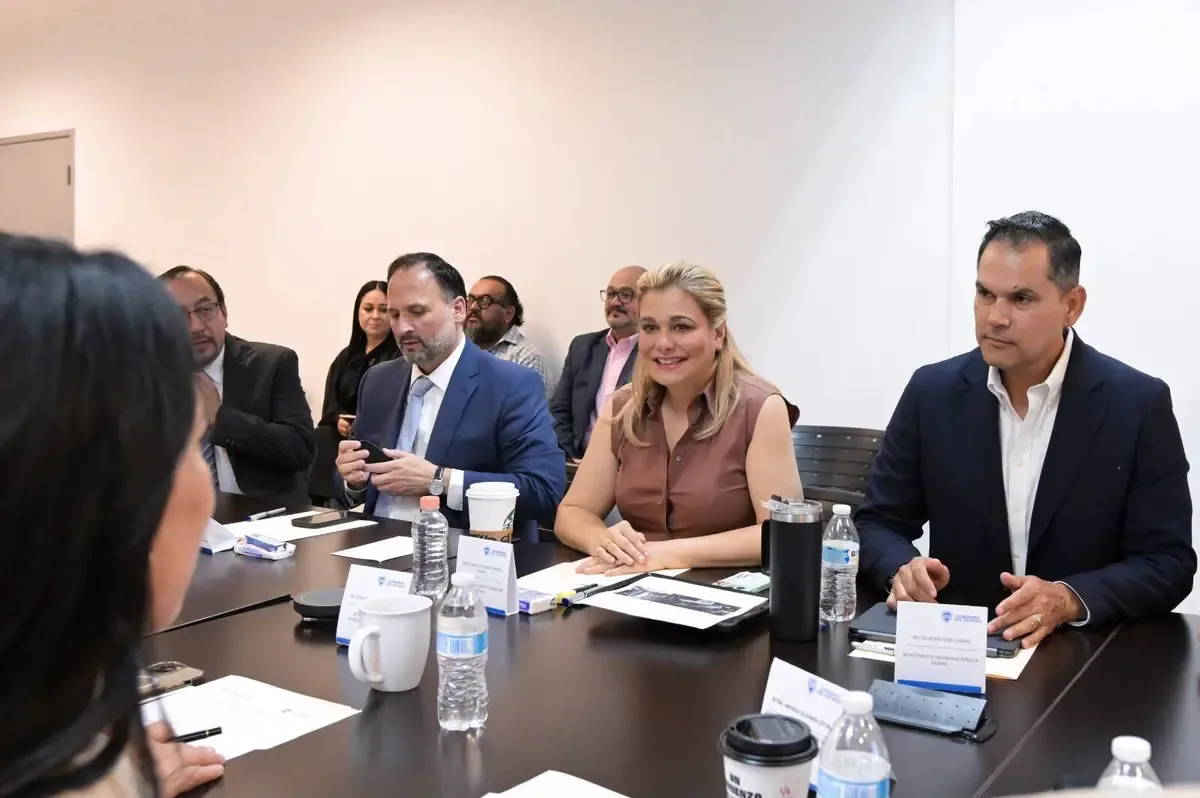 La reciente reunión de seguridad destaca la baja en homicidios dolosos y el compromiso de las autoridades por mejorar la seguridad.