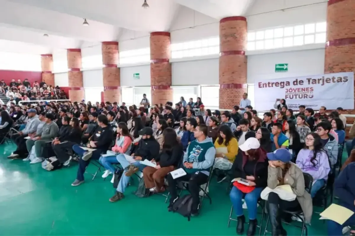 La falta de información oportuna y los retrasos en pagos agravan la situación de los jóvenes beneficiarios.