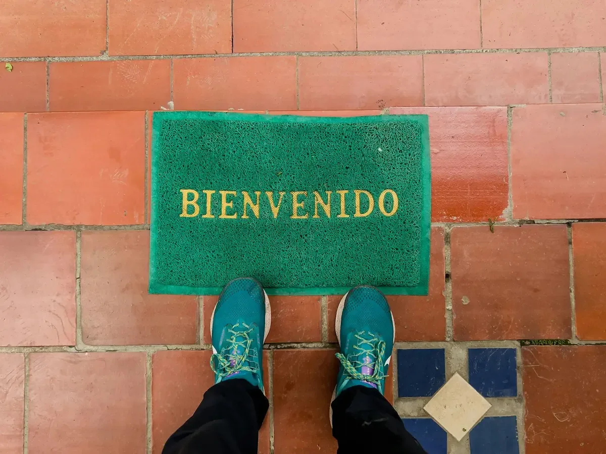 La visita del alcalde Quinton Lucas resalta la relación cultural entre ambas ciudades.