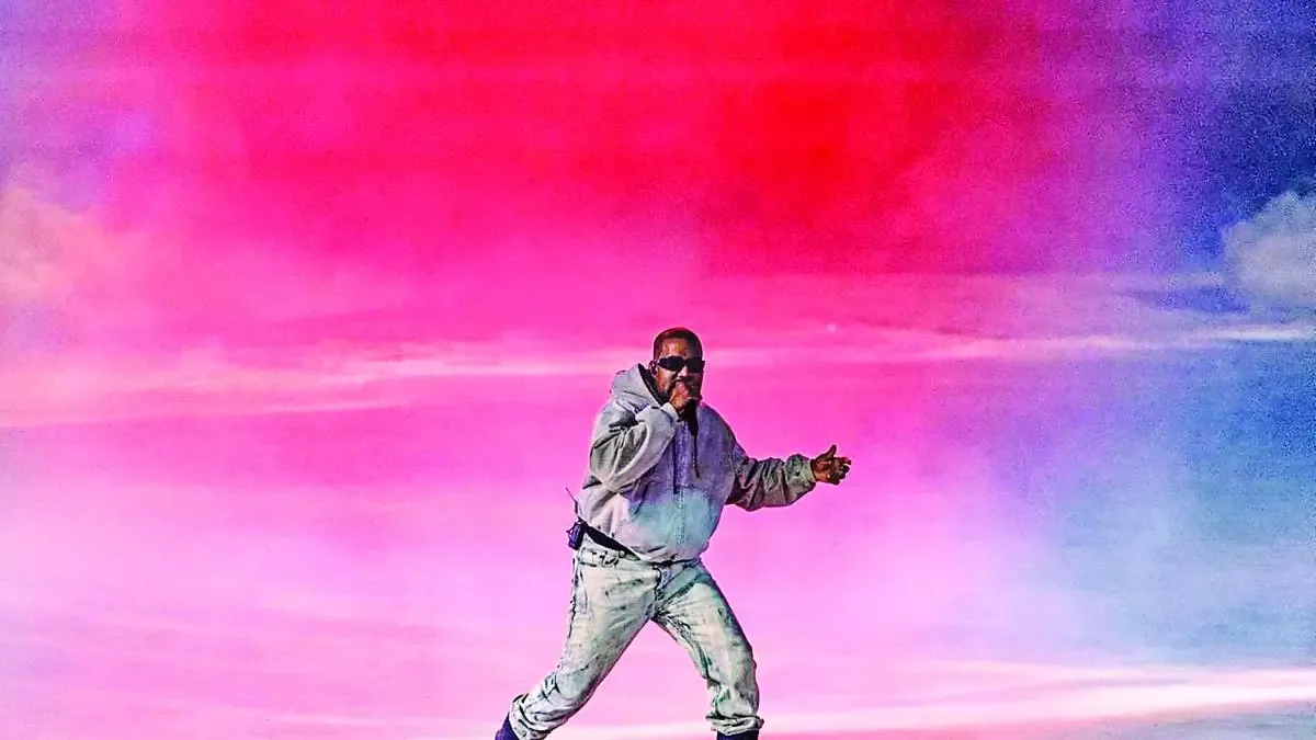 Kanye West durante su emocionante show en La Plaza de Toros en CDMX.