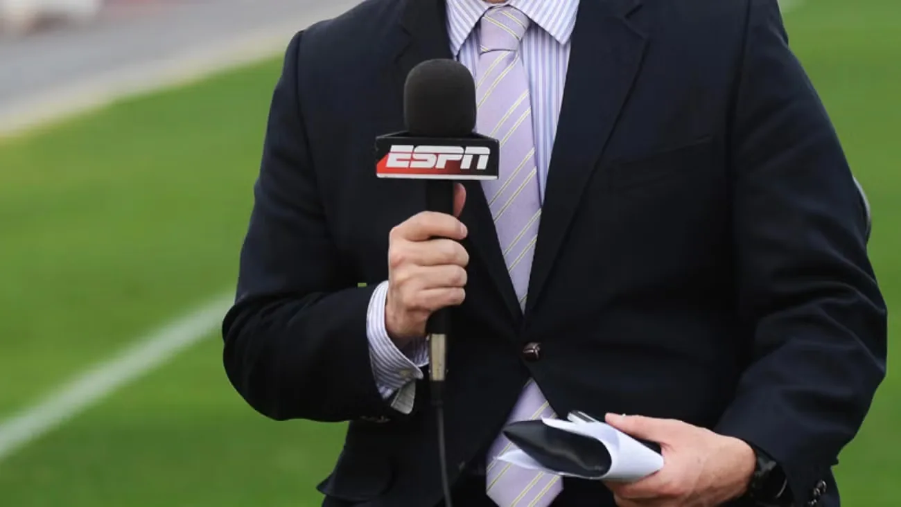 Karen Tapia en su primer día como conductora de SportsCenter en ESPN.