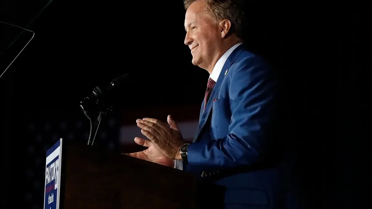 James Talarico busca derrocar a Ken Paxton, a pesar de escándalos previos que no le han costado su cargo.