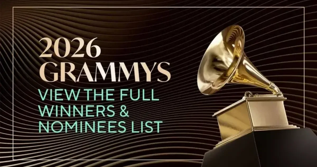 Kendrick Lamar en el escenario recibiendo su Grammy del año 2026.