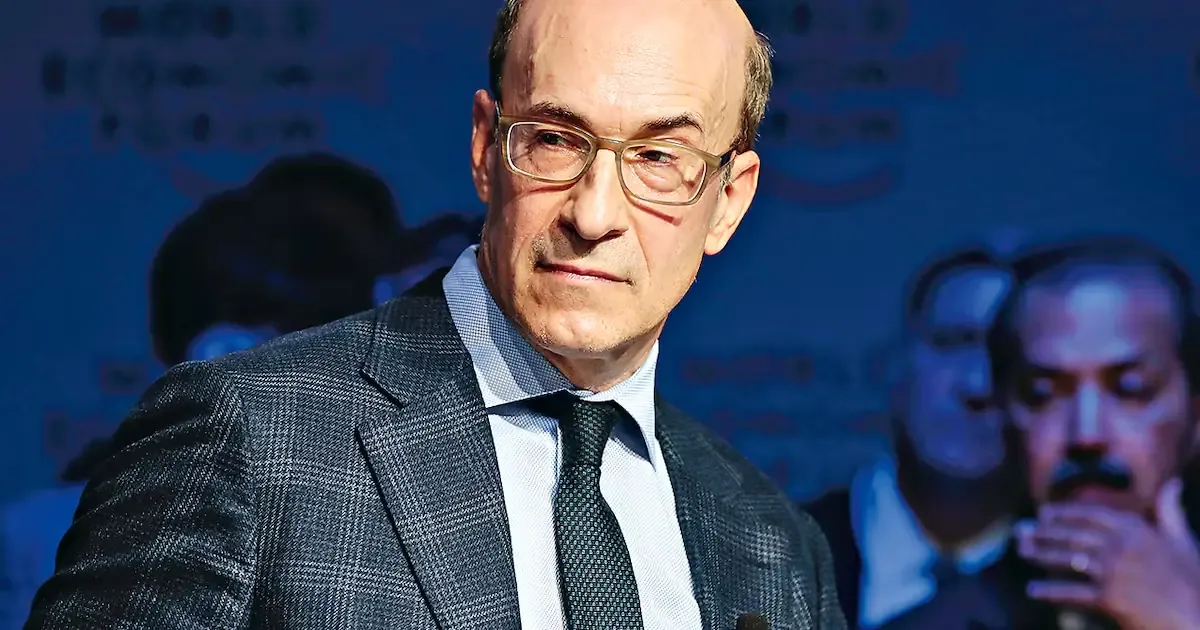 Kenneth Rogoff argumenta que una reducción de impuestos es esencial para que Chile mejore su posición en la economía global.