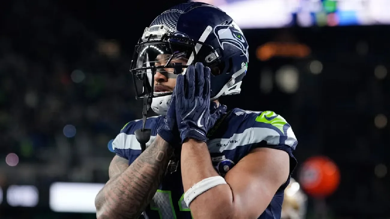 Kenneth Walker celebra uno de sus touchdowns durante la victoria de Seattle.