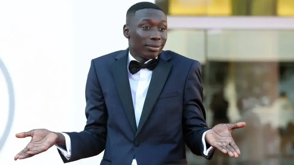 La replica virtual del famoso comediante transforma la monetización en redes sociales.