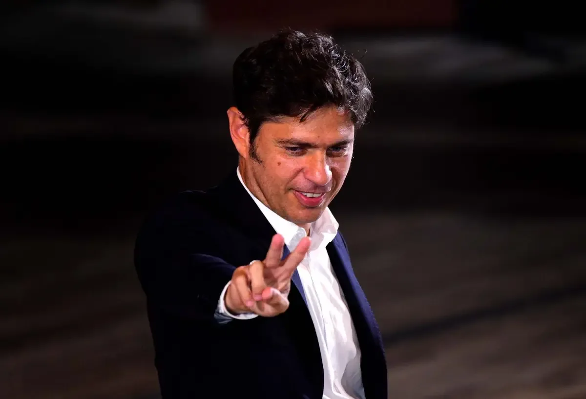 La estrategia de Kicillof se centra en fortalecer el Movimiento Derecho al Futuro mientras difiere acuerdos electorales.