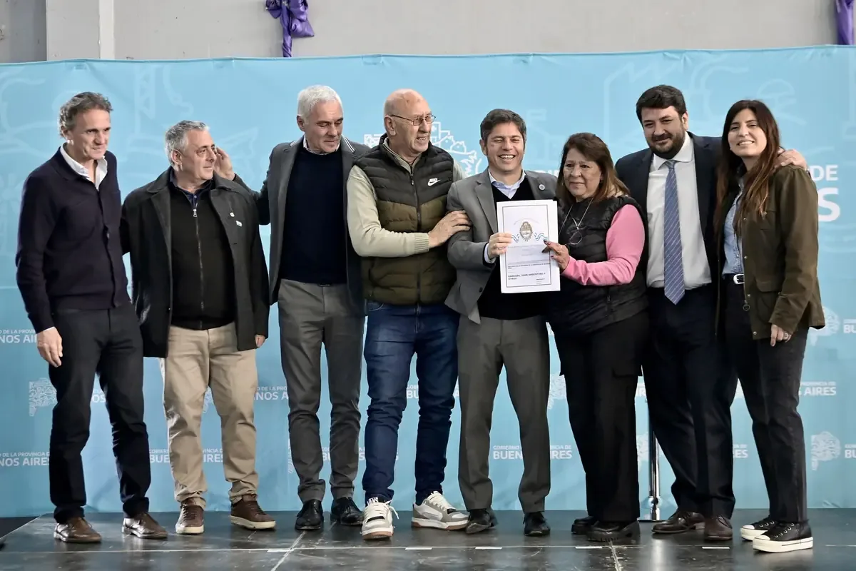 La entrega de viviendas y escrituras busca reducir la vulnerabilidad en Berisso, con apoyo del Gobierno provincial.