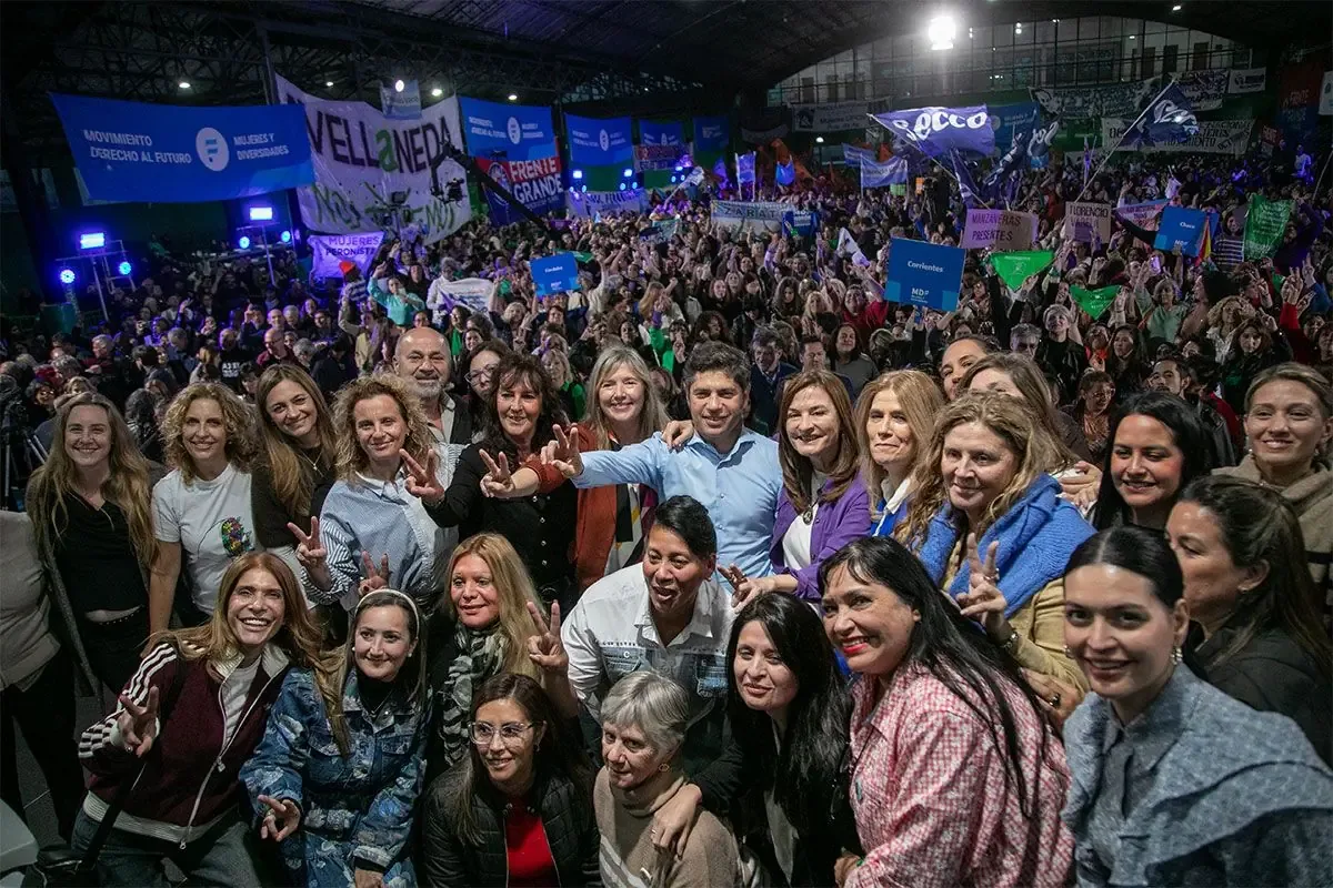 El gobernador lanza nuevas iniciativas para la juventud y confronta al gobierno de Milei.