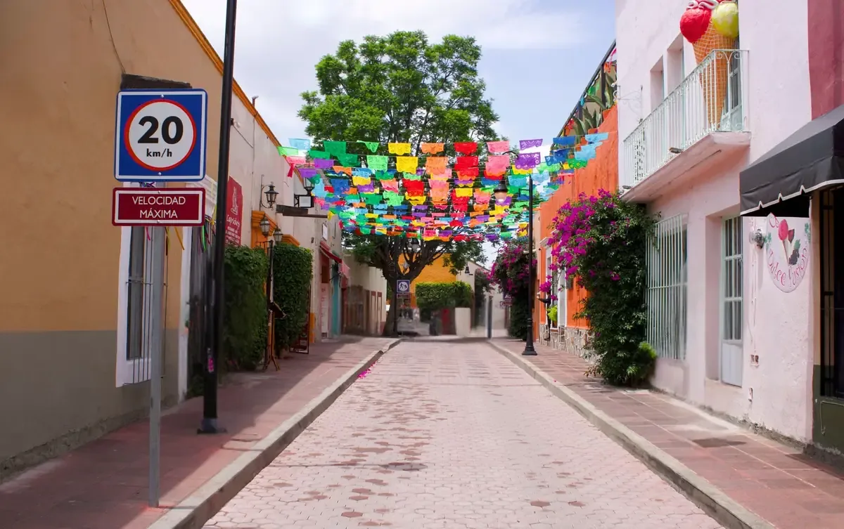 Este nuevo vehículo eléctrico compacta se ofrece a un precio accesible para trayectos cortos en México.