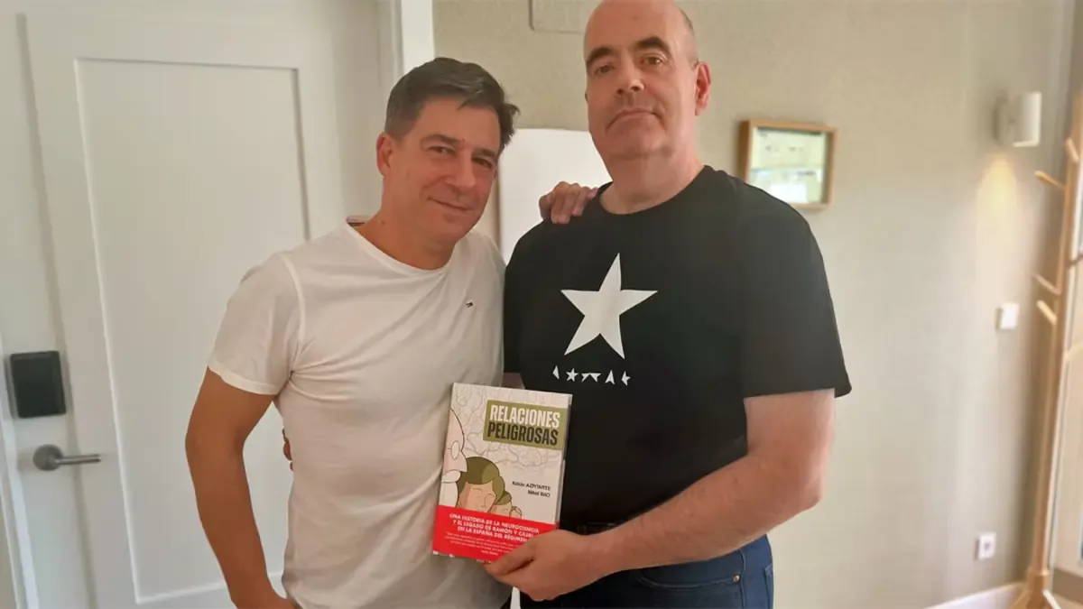 Los autores de 'Relaciones peligrosas' subrayan la conexión histórica y social de la ciencia en España.