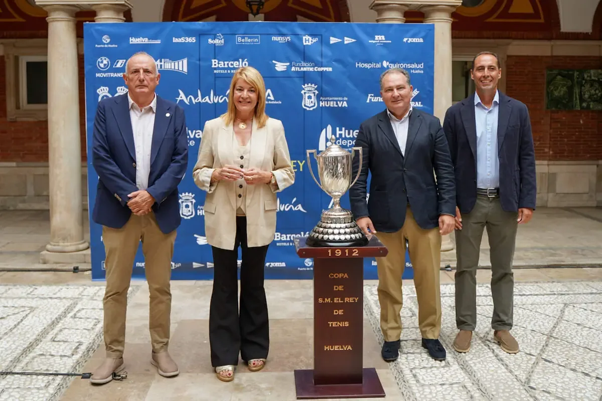 La Copa del Rey de Tenis celebra su centenaria edición con figuras del tenis nacional y un fuerte apoyo institucional.