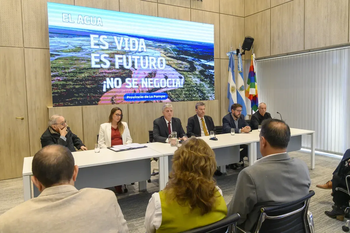 La acción busca proteger los derechos de acceso al agua en la provincia.