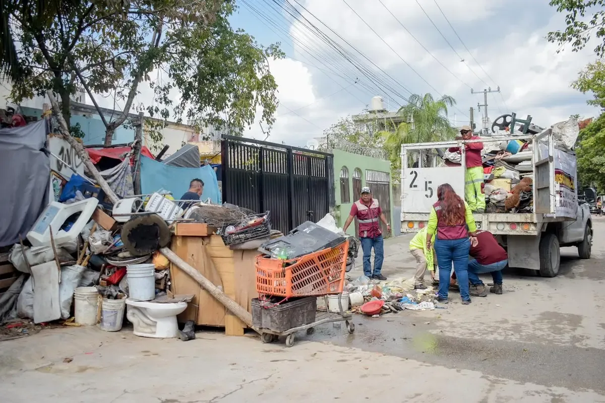 La acción fue encabezada por el secretario del Ayuntamiento, buscando prevenir riesgos sanitarios en la comunidad.