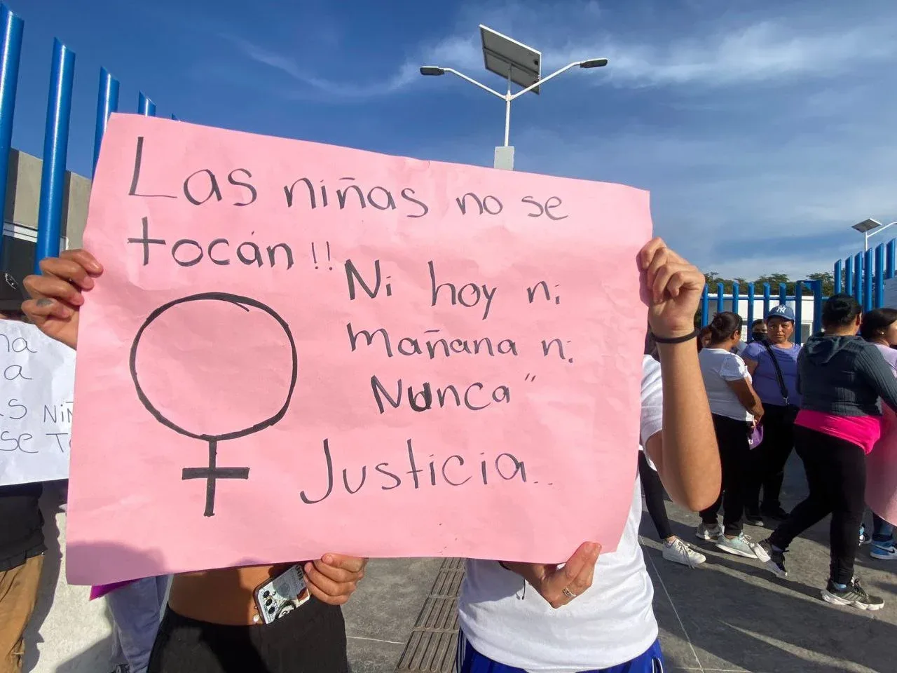 La activista Verónica Cruz Sánchez denuncia el aumento de la violencia en espacios públicos.