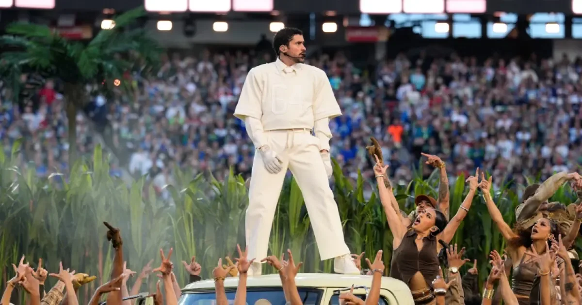 La actuación del cantante puertorriqueño se vuelve viral por su sorprendente estadística de yardas en el Super Bowl LX.