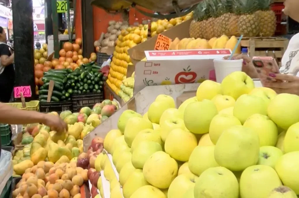La afluencia de compradores disminuye un 70% durante la feria local, afectando ventas.