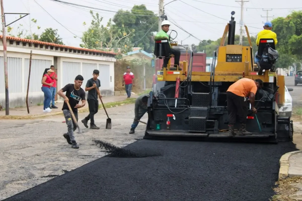 La Alcaldía busca mejorar la vialidad en las 18 parroquias de la ciudad.