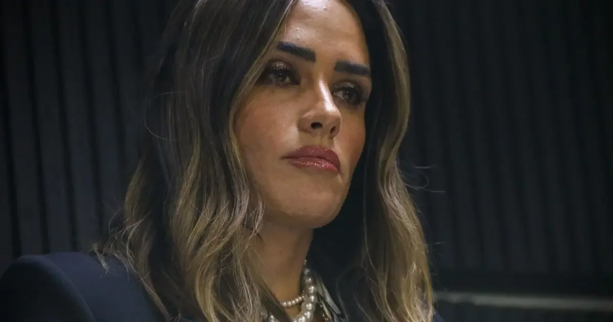 La alcaldesa Alessandra Rojo de la Vega durante su intercambio en redes sociales.