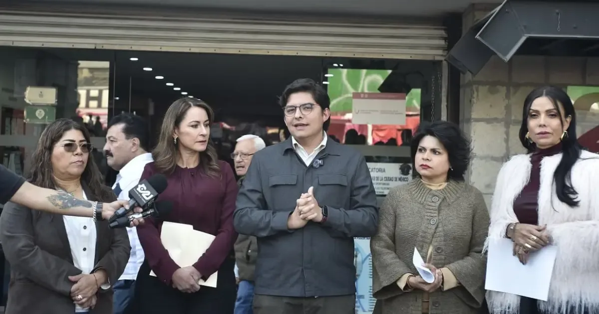 La alcaldesa Alessandra Rojo de la Vega durante una conferencia de prensa en CDMX.