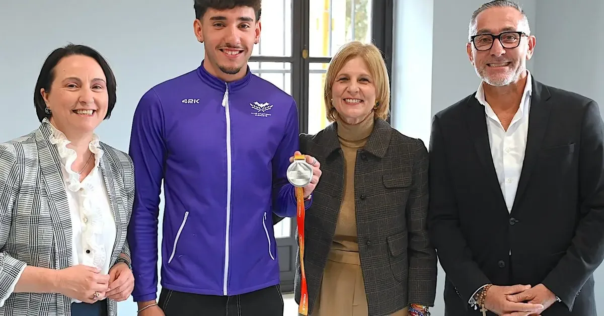 La alcaldesa de Jerez destaca la dedicación y logros del joven atleta en su camino hacia los Juegos Olímpicos.