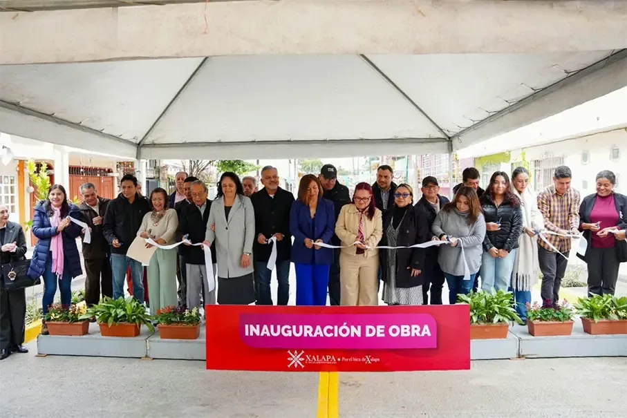 La Alcaldesa inauguró la pavimentación de la calle Melquiades Ruiz en Xalapa, beneficiando a 84 habitantes.