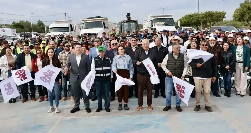 La alcaldesa Milena Quiroga Romero supervisa el inicio de la construcción de camellones en La Paz.