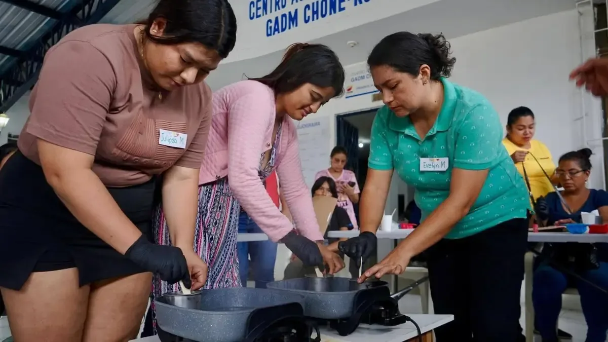 La alianza entre el GAD Municipal y el Club Rotary busca fomentar el autoempleo a través de la capacitación de mujeres.
