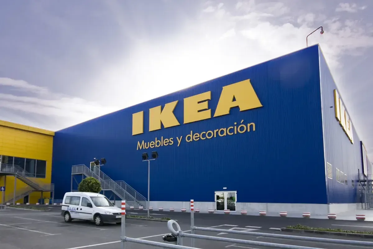 La alianza permite integrar productos de ambas marcas para un hogar inteligente y asequible.