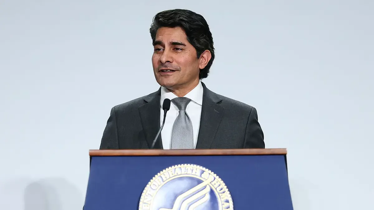 La AMA retira becas por discriminación racial bajo presión regulatoria.