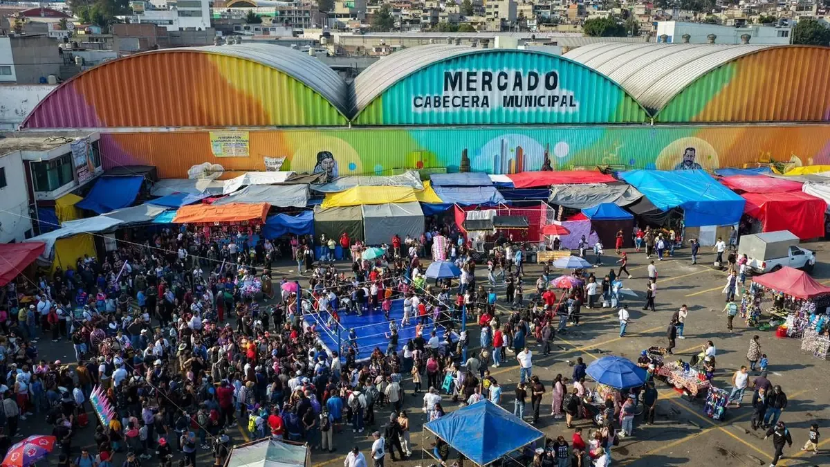 La ampliación del estacionamiento y obras estratégicas buscan fortalecer los mercados del municipio.
