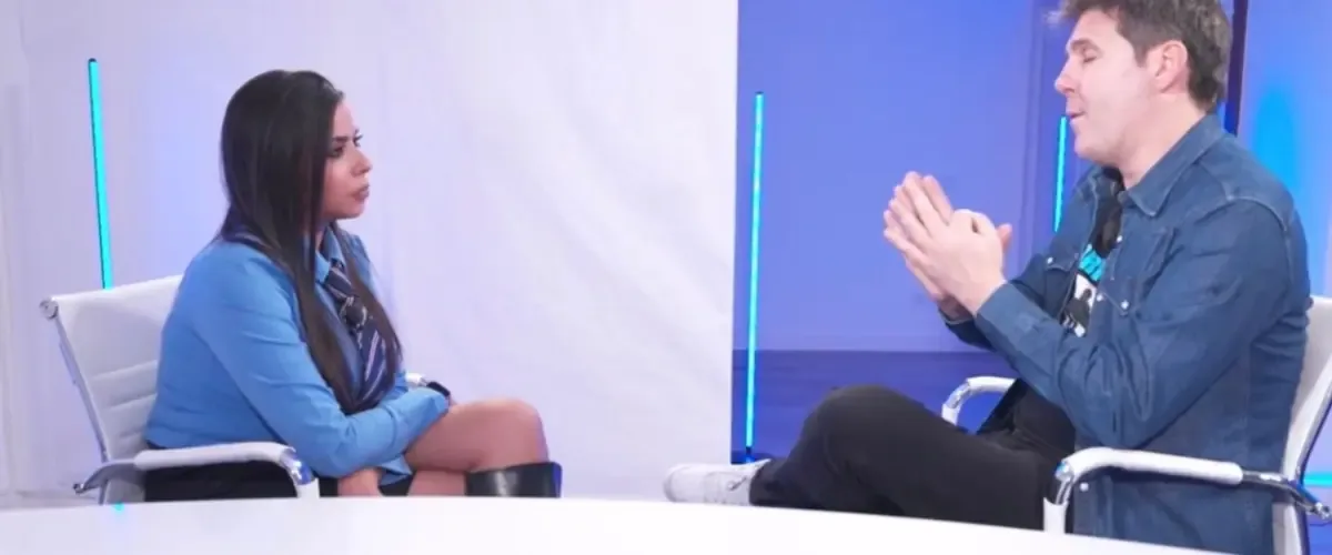 La analista política habla sobre el acoso en redes y su labor profesional.