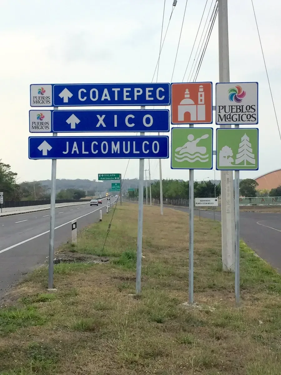 La ausencia de advertencias en rutas turísticas aumenta la posibilidad de accidentes en la región.