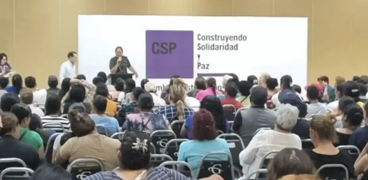 La ausencia del morenista en el evento genera polémica en la política local.