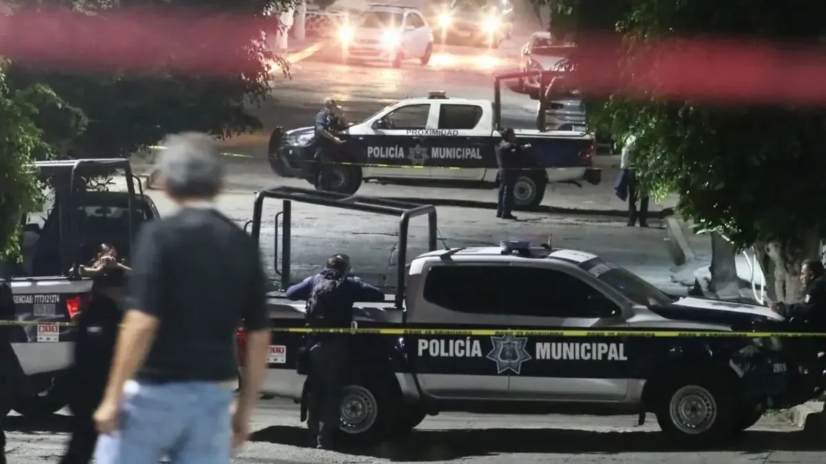 La autopsia reveló que la muerte no fue resultado de agresión, lo que exoneró a los trabajadores.