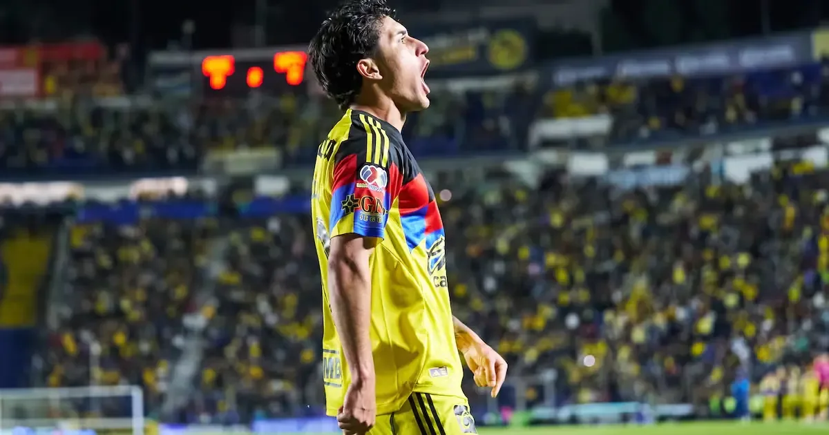 La baja del atacante de América afecta la estrategia del equipo ante Chivas.