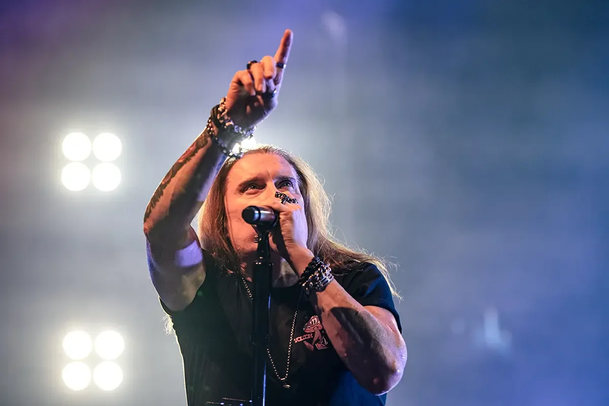 La banda presentó un espectáculo inolvidable en el Movistar Arena, dejando a sus fanáticos deseando más.