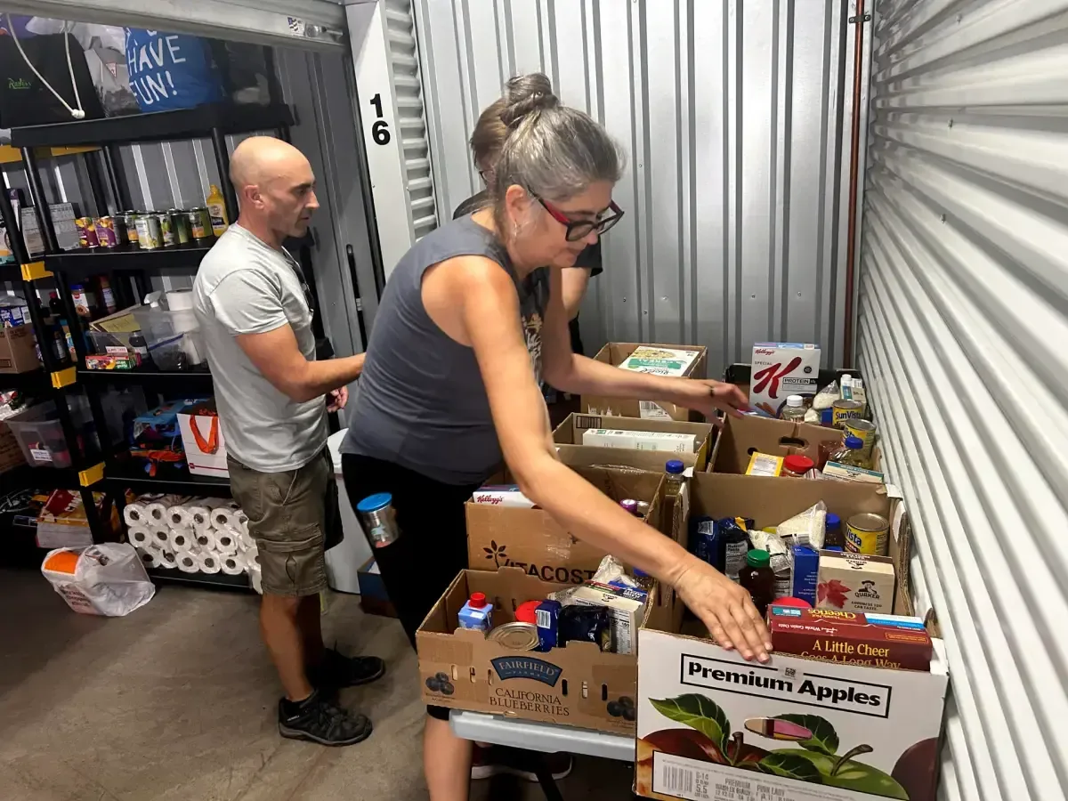 Iniciativa ofrece alimentos a familias indocumentadas que temen salir.