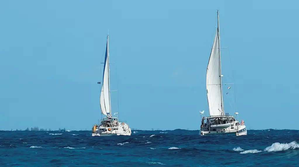 La búsqueda continúa tras la confusión sobre el paradero de los barcos humanitarios.