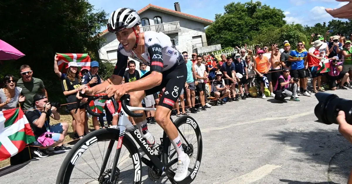 La caída en la Clásica Jaén Paraíso Interior provoca debate sobre la seguridad en el ciclismo.