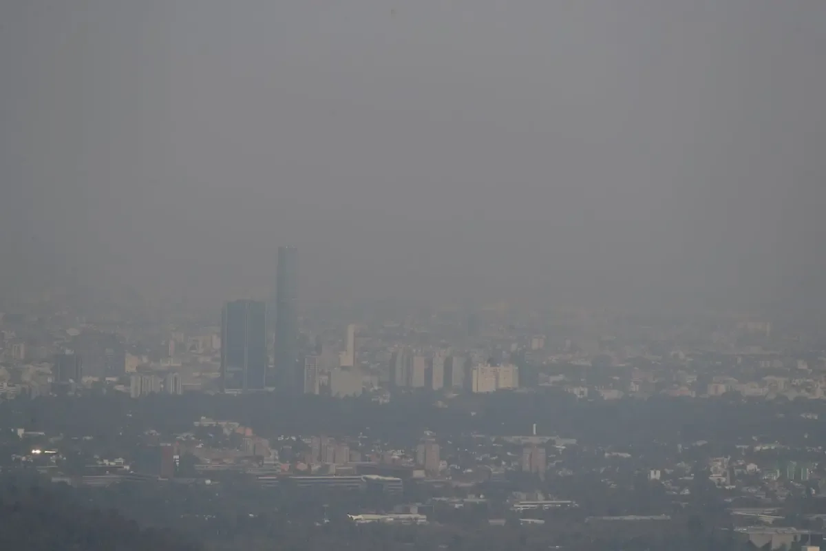 La calidad del aire se pronostica como muy mala y se aplican restricciones vehiculares.