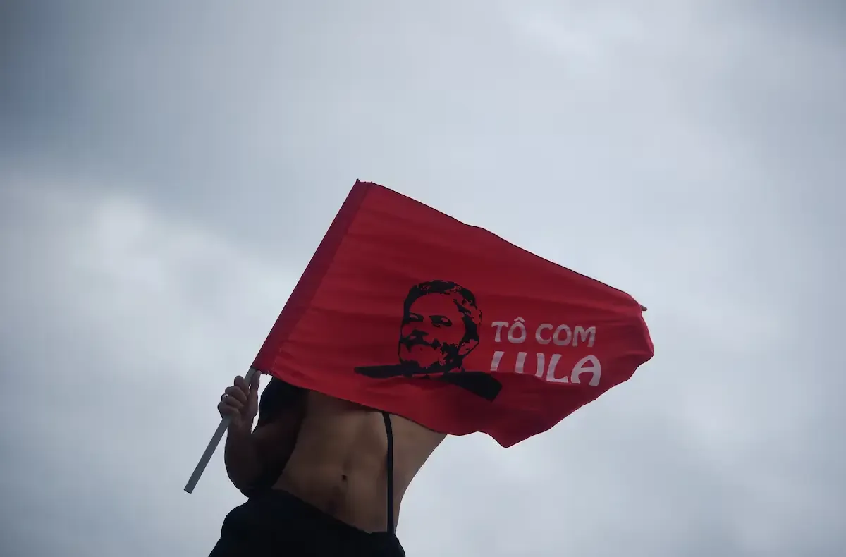 La influencia de las redes sociales y la estética en la política brasileña se amplifica a través de nuevos rostros.