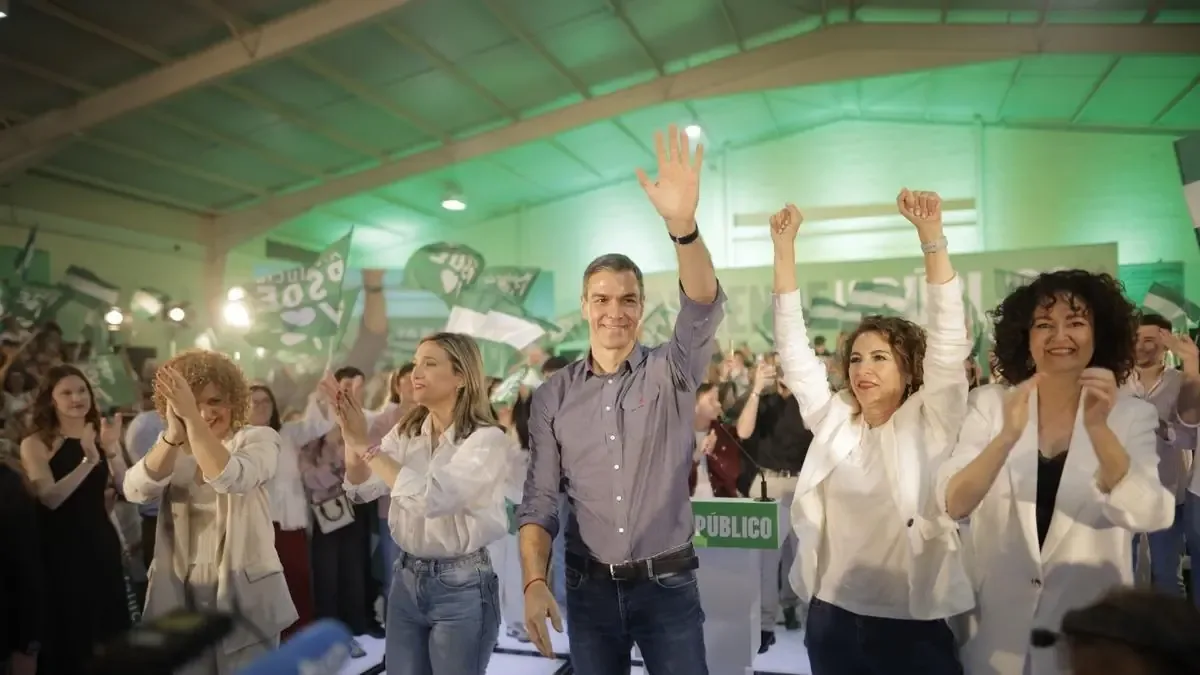 La candidata del PSOE critica la estrategia del PP en Andalucía ante el inminente proceso electoral.