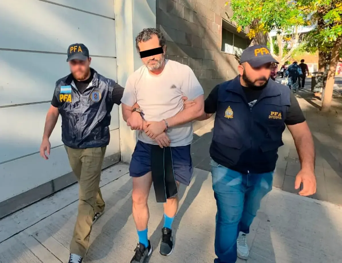 La captura del excontralmirante Fernando Farías Laguna marca un avance significativo en la lucha contra el crimen organizado.