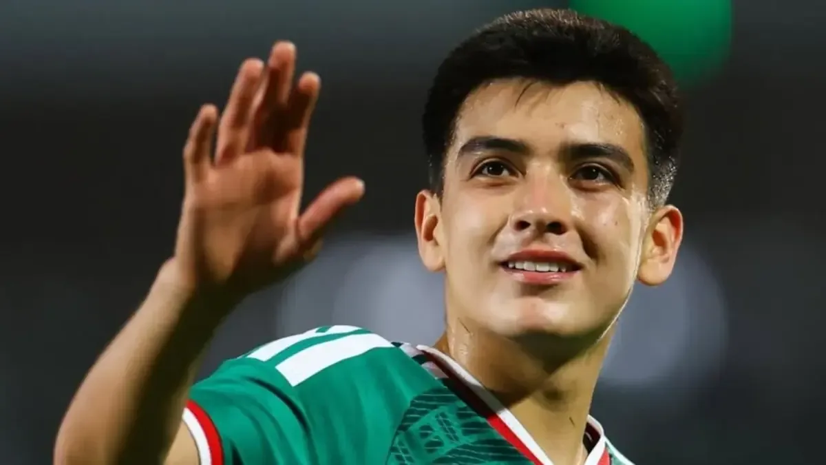Gilberto Mora compagina su pasión por el fútbol con estudios en un colegio trilingüe.