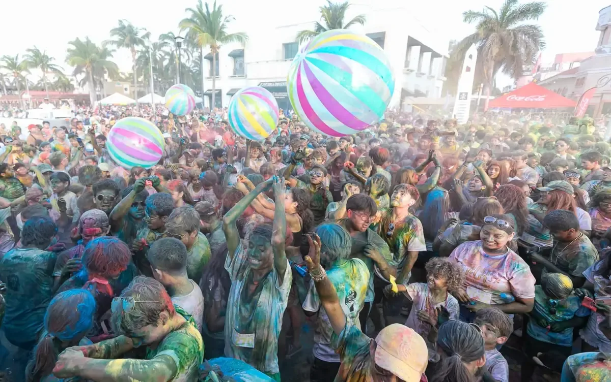 La carrera incluirá música y polvos de colores, promoviendo la unión familiar.